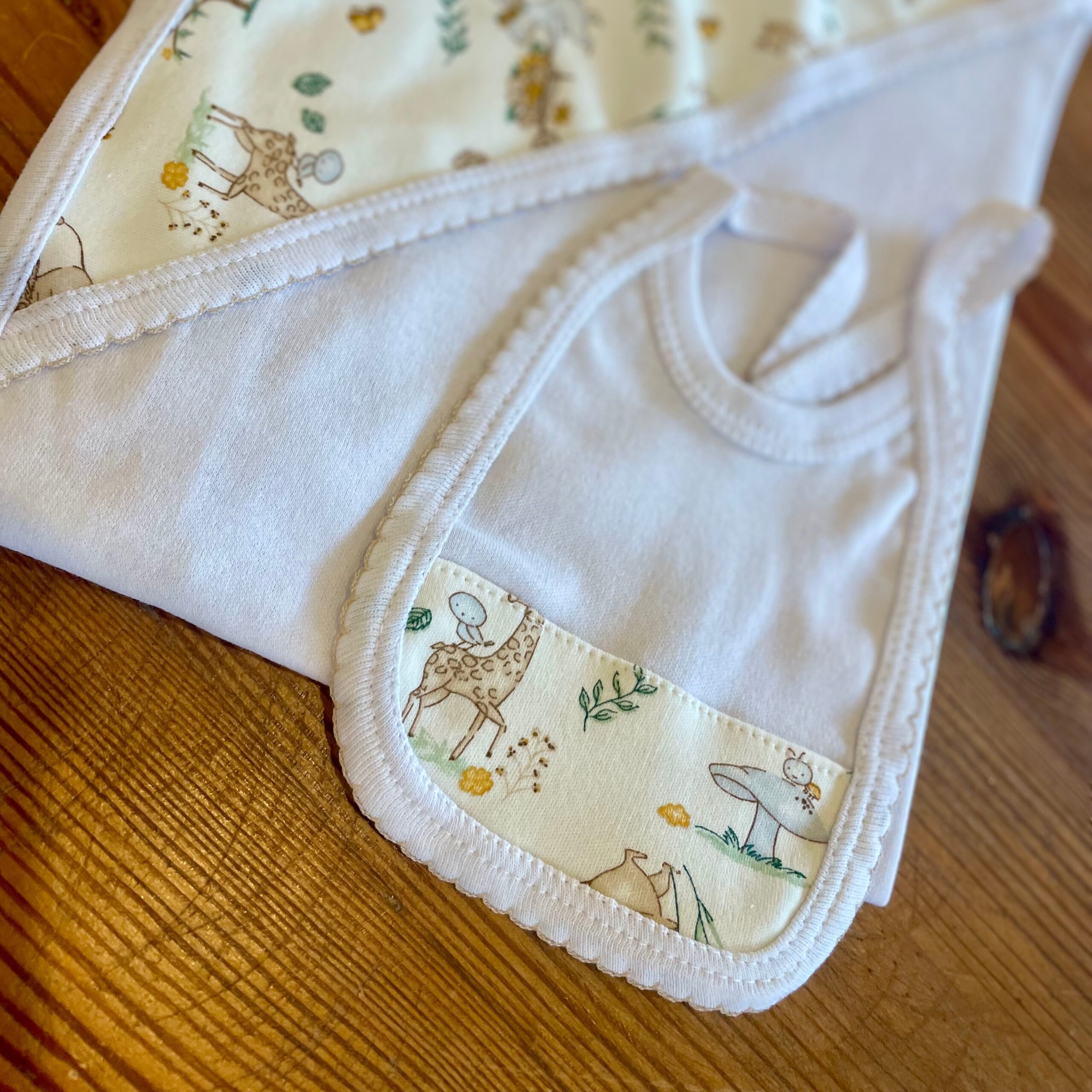 SET Manta algodón y babero picot.