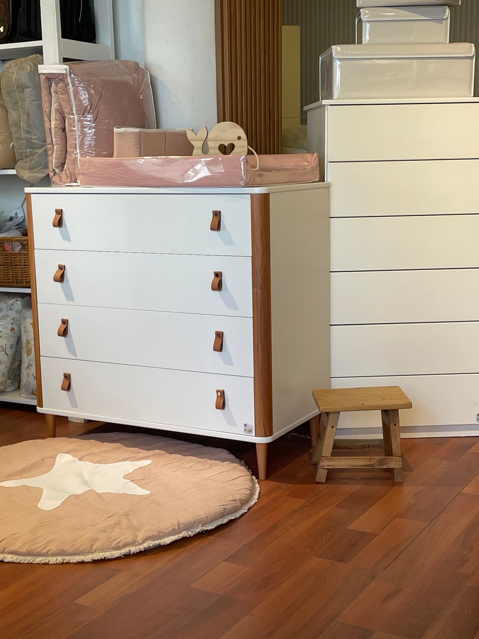 Cómoda Líneas Redondeadas- Blanco laqueado- madera