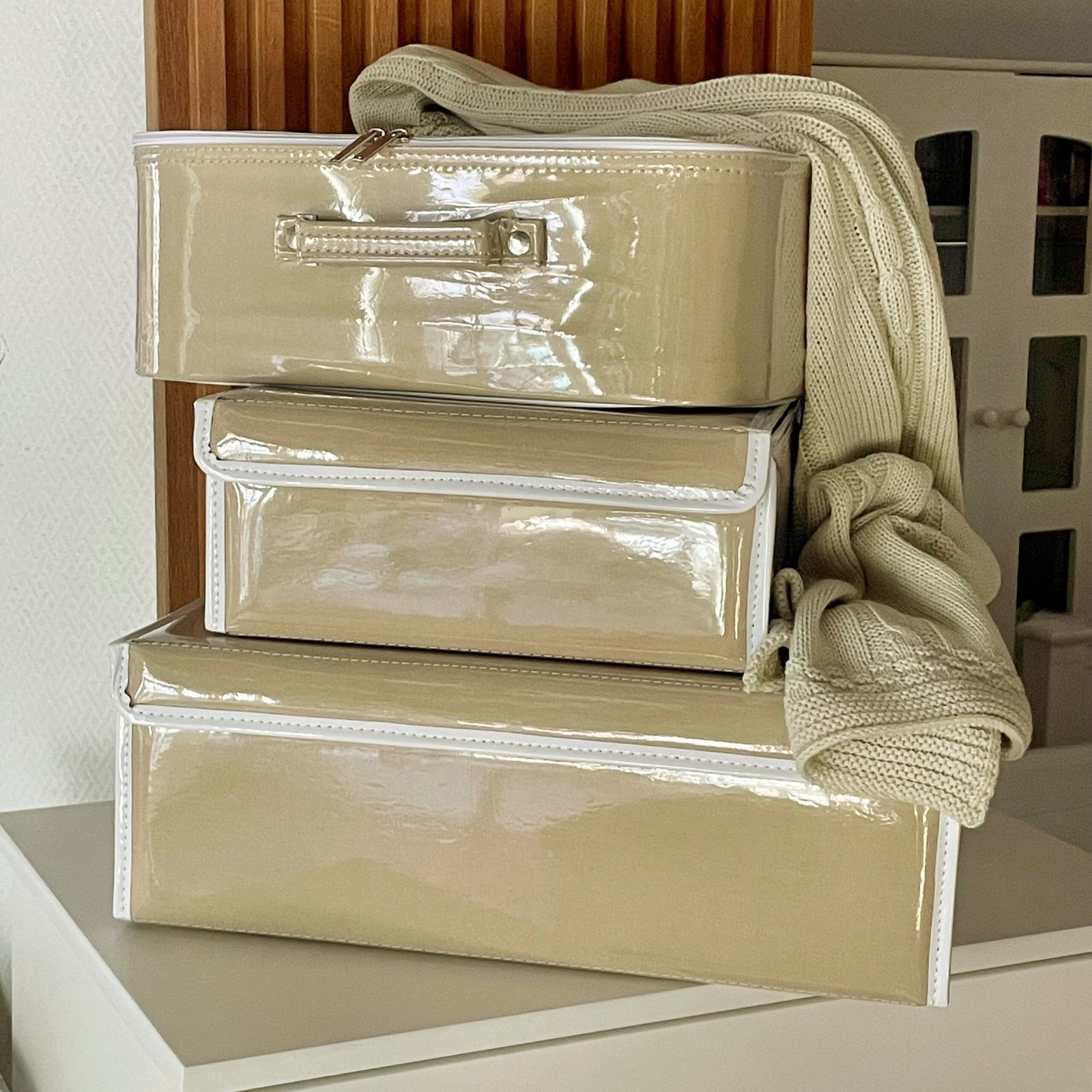 Caja Plastificada 50x30 CM . - Beige